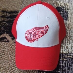 4/$60 New Detroit Red Wings Cap - Adult Size